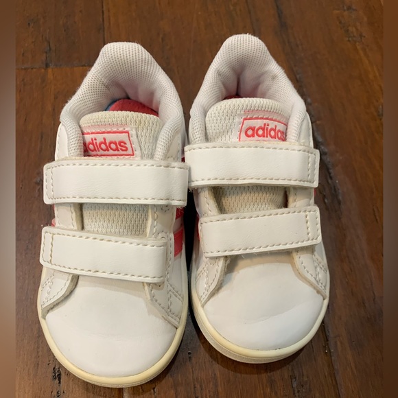 infants' adidas shoes - Picture 2 of 13